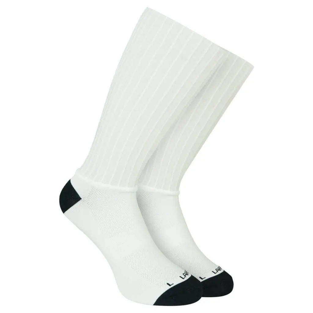 White Long Aero Socks with ribbed fabric for cyclists, designed to reduce drag and boost speed with a sleek, snug fit.