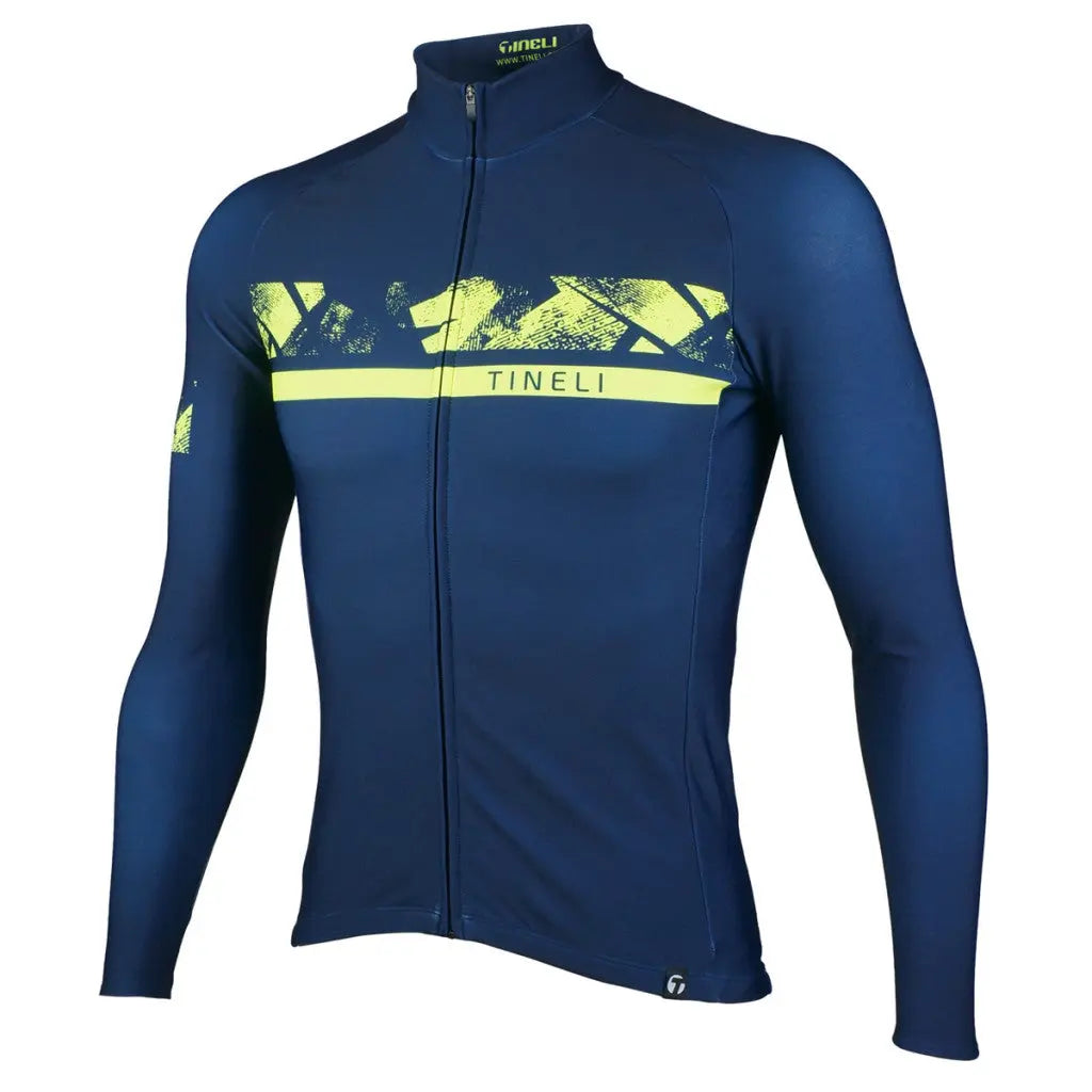 Cozy and sleek Ambient Pro Aero Winter Jersey in a dynamic fit, featuring stretchy Roubaix fabric and reflective details for cold-weather cycling.