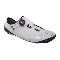 Stylish Bont Helix Matte & Gloss White cycling shoes in wide fit, showcasing a sleek carbon chassis and BOA fit system.